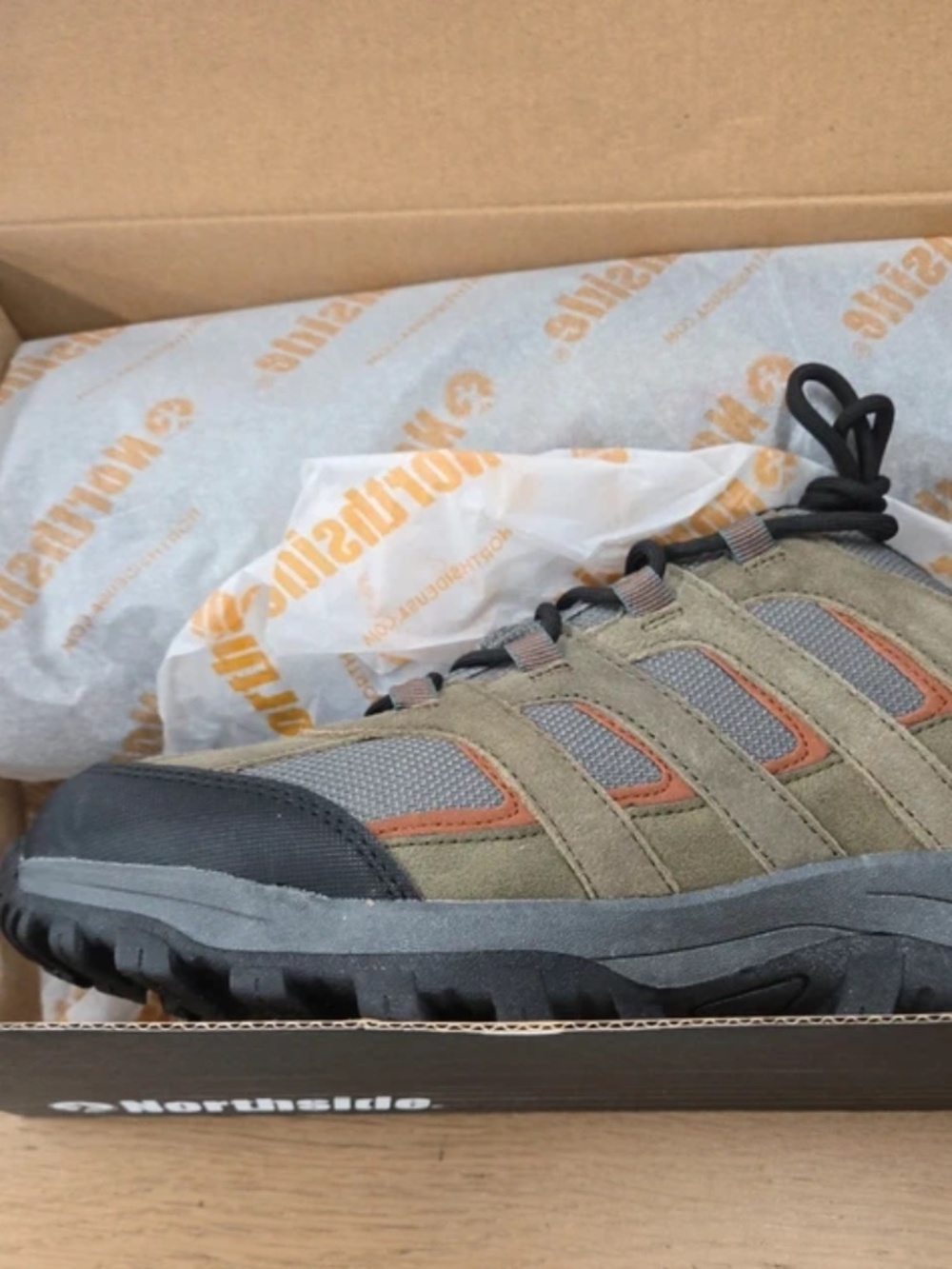 Northside Waterproof low hiker size 10.5 wide NP 65$